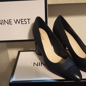 Women's  Navy Heels w/box